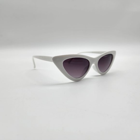 NWOT White Arcylic Black Len Cat Eye Sunglasses - Picture 9 of 14